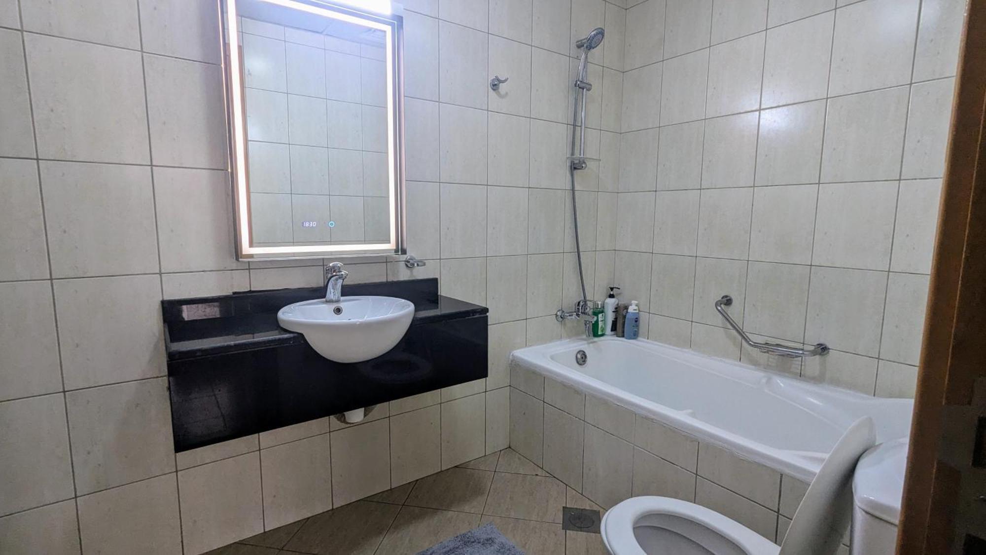 Apartment Spacious Flat At Emirates Gardens Jvc