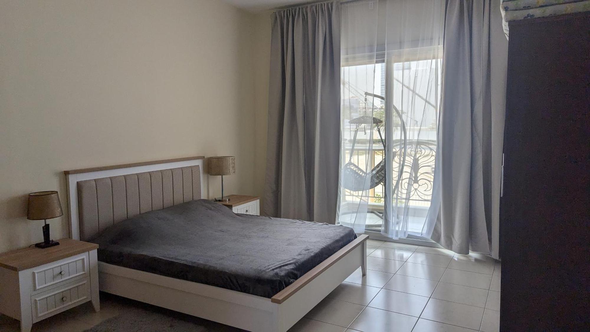 Spacious Flat At Emirates Gardens Jvc * Dubai