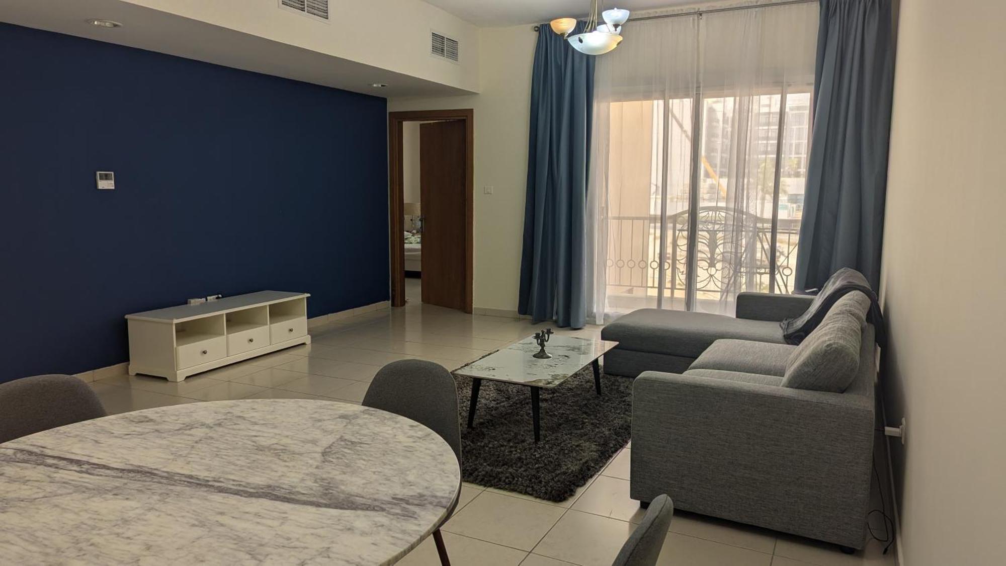 Spacious Flat At Emirates Gardens Jvc * Dubai